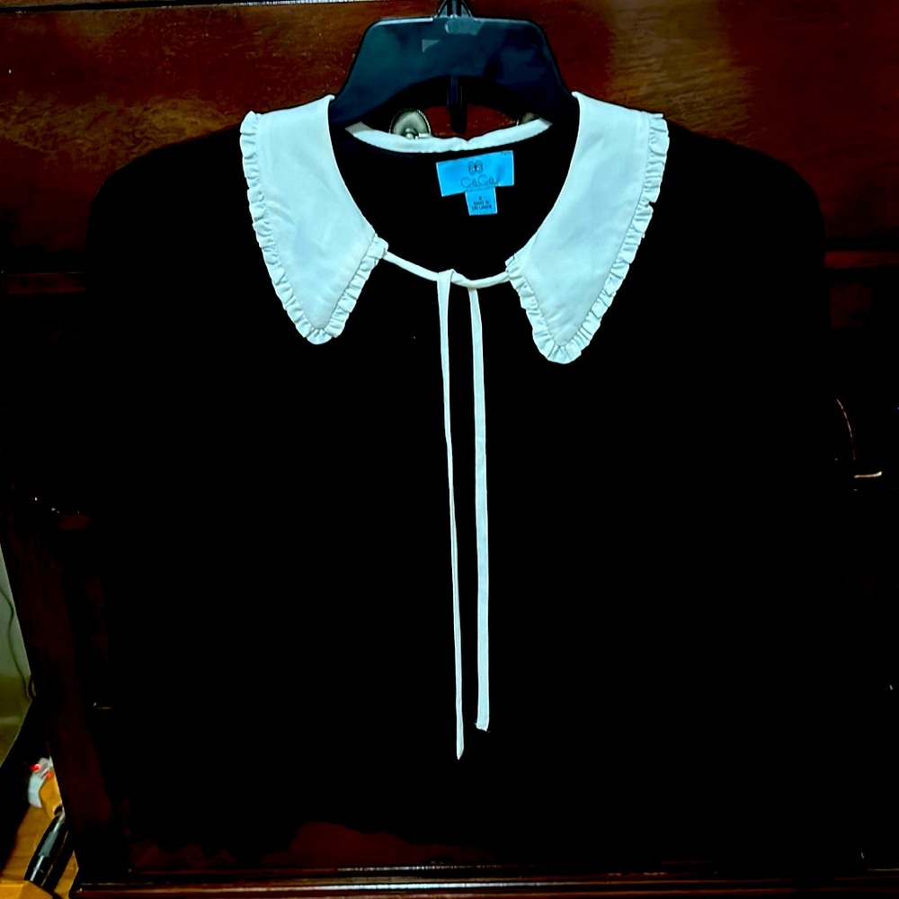Long  sleeve white collar with tie